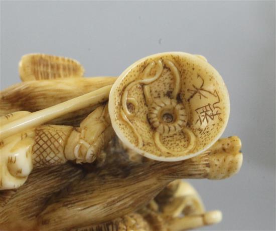 Two Japanese ivory netsuke, Meiji period, 3.5cm, crack to ivory